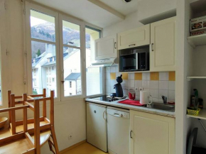 Grand studio moderne en centre-ville avec cuisine équipée et coin nuit séparé - FR-1-234-331